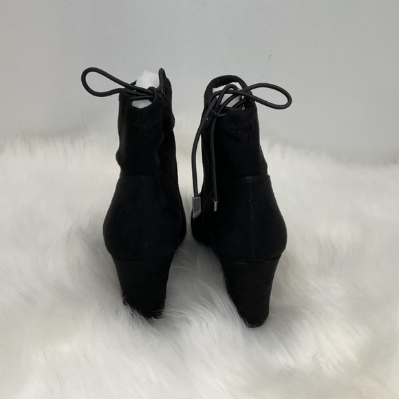 NWT Lexi & Abbie Black Suede Like Sloan Wedge Size 7 Boots/New In Box - Picture 8 of 13